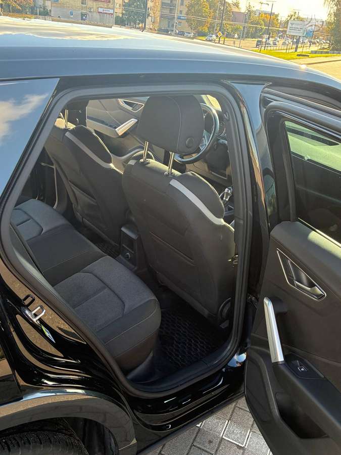 Audi Q2, 2.0 l., off-road / crossover