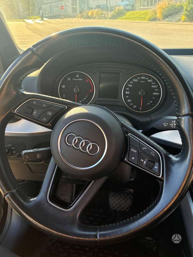 Audi Q2, 2.0 l., off-road / crossover