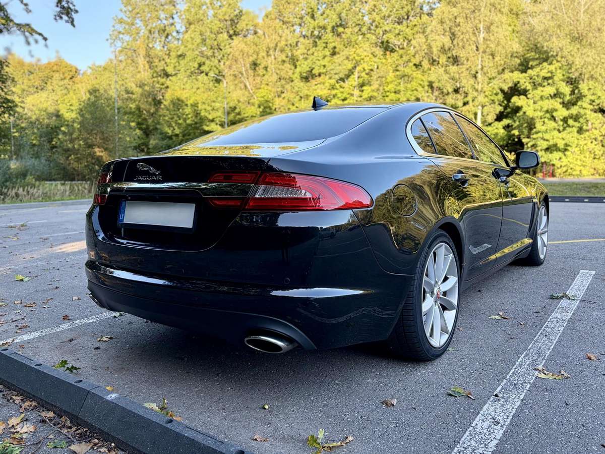 Jaguar XF, 3.0 l., Седан