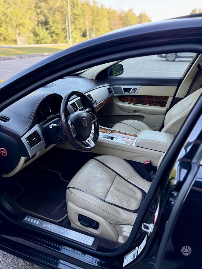 Jaguar XF, 3.0 l., Седан