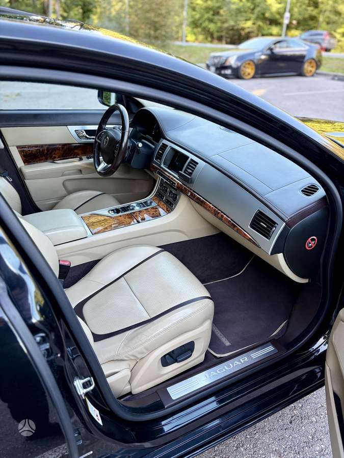 Jaguar XF, 3.0 l., Седан