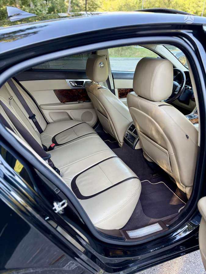 Jaguar XF, 3.0 l., Седан