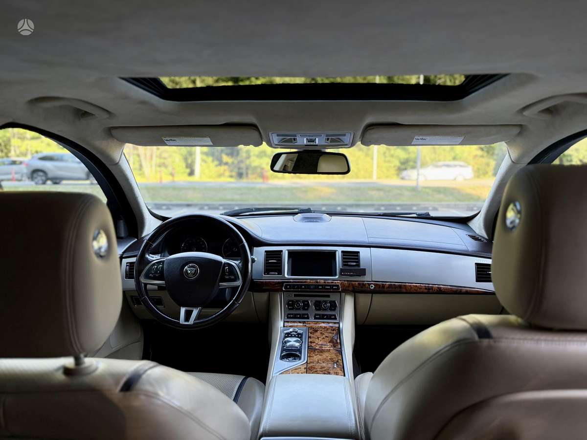 Jaguar XF, 3.0 l., Седан