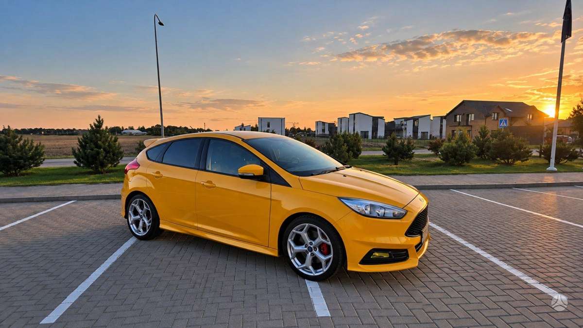 Ford Focus ST, 2.0 l., hatchback