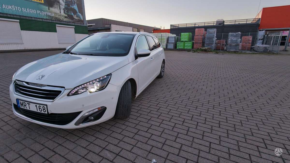Peugeot 308 2015 — салон