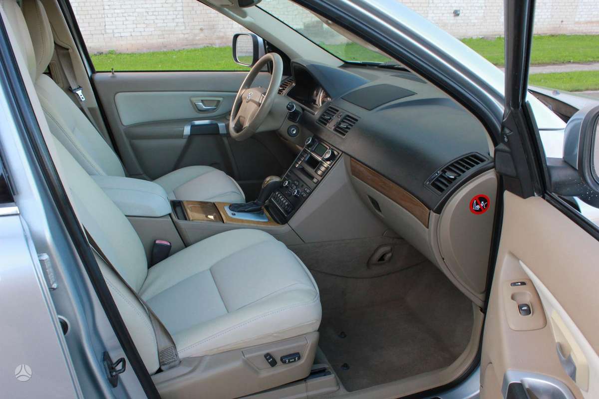 Volvo XC90, 3.2 l., off-road / crossover