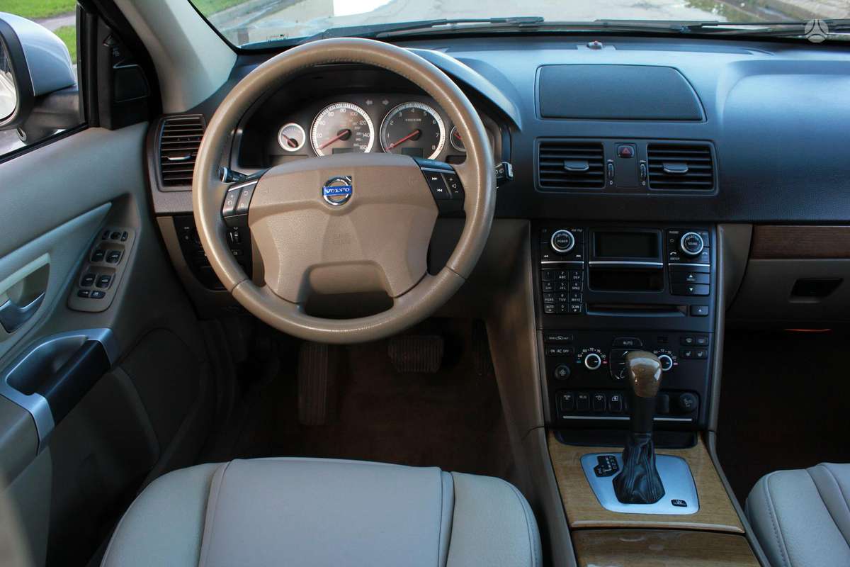 Volvo XC90, 3.2 l., off-road / crossover
