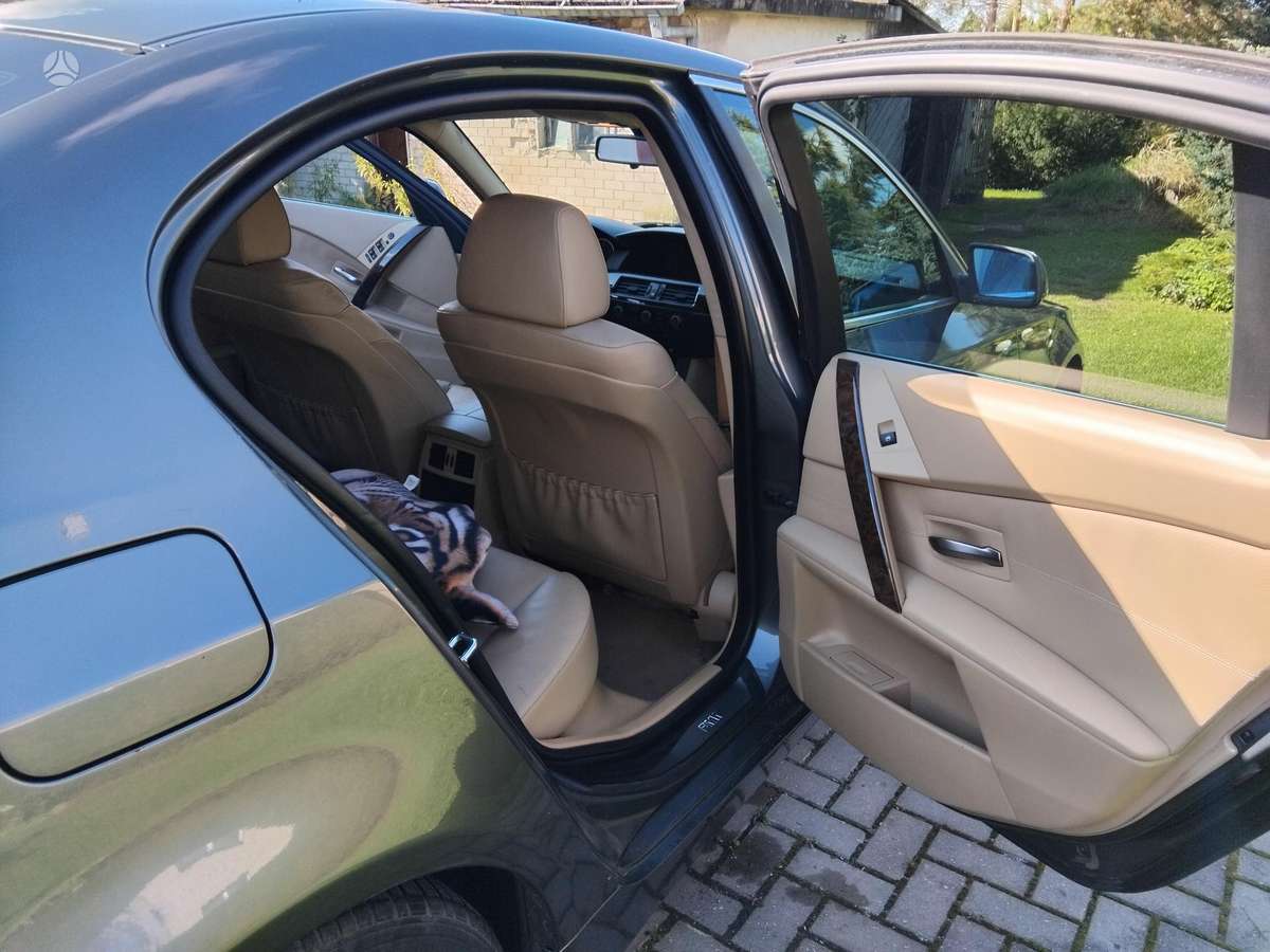 BMW 525, 2.5 l., Седан