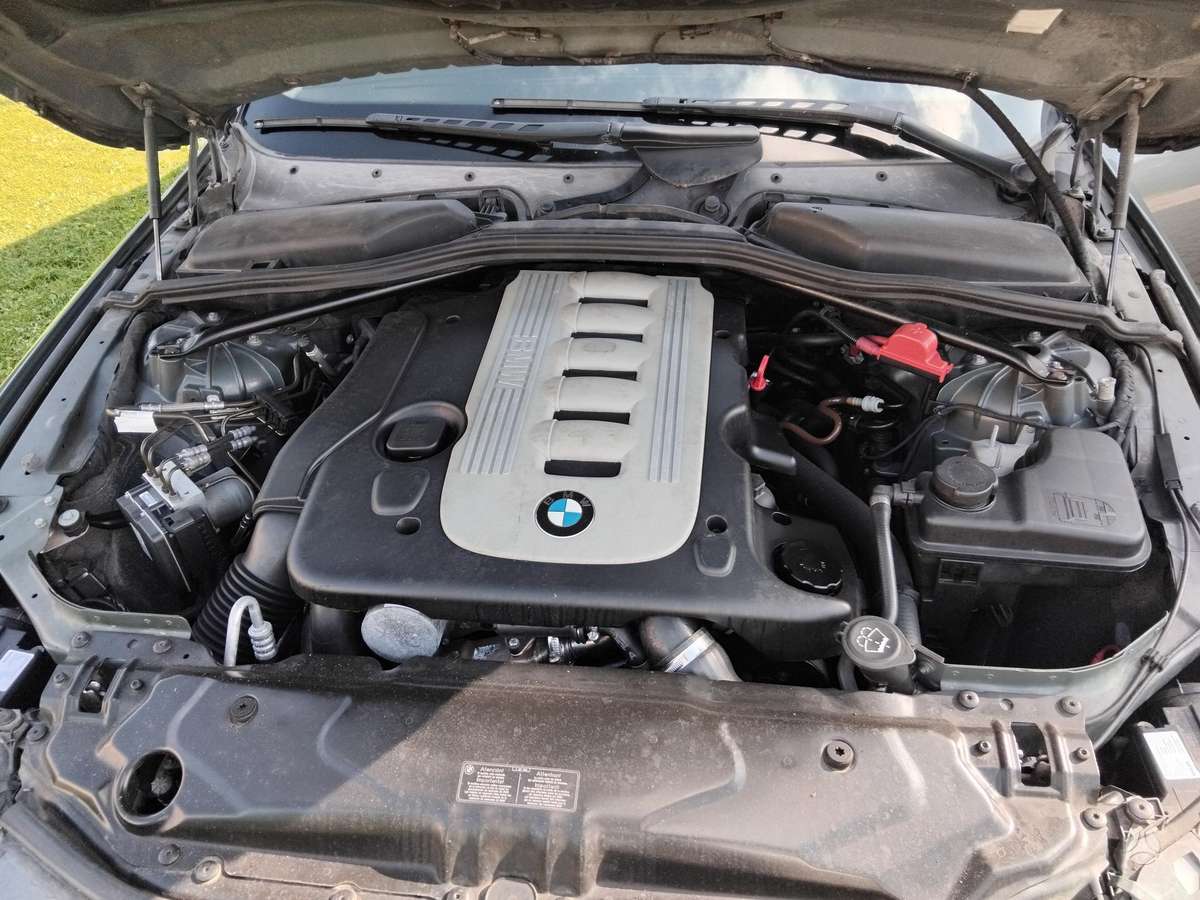 BMW 525, 2.5 l., Седан