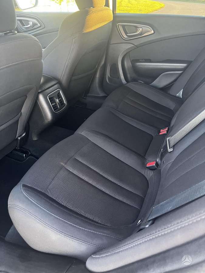 Chrysler 200, 2.4 l., Седан