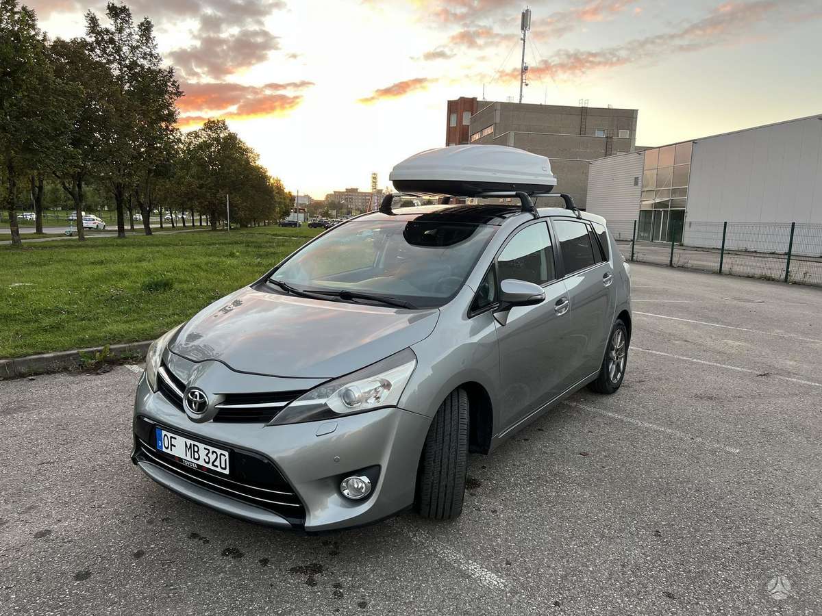 Toyota Verso 2014 — rear view