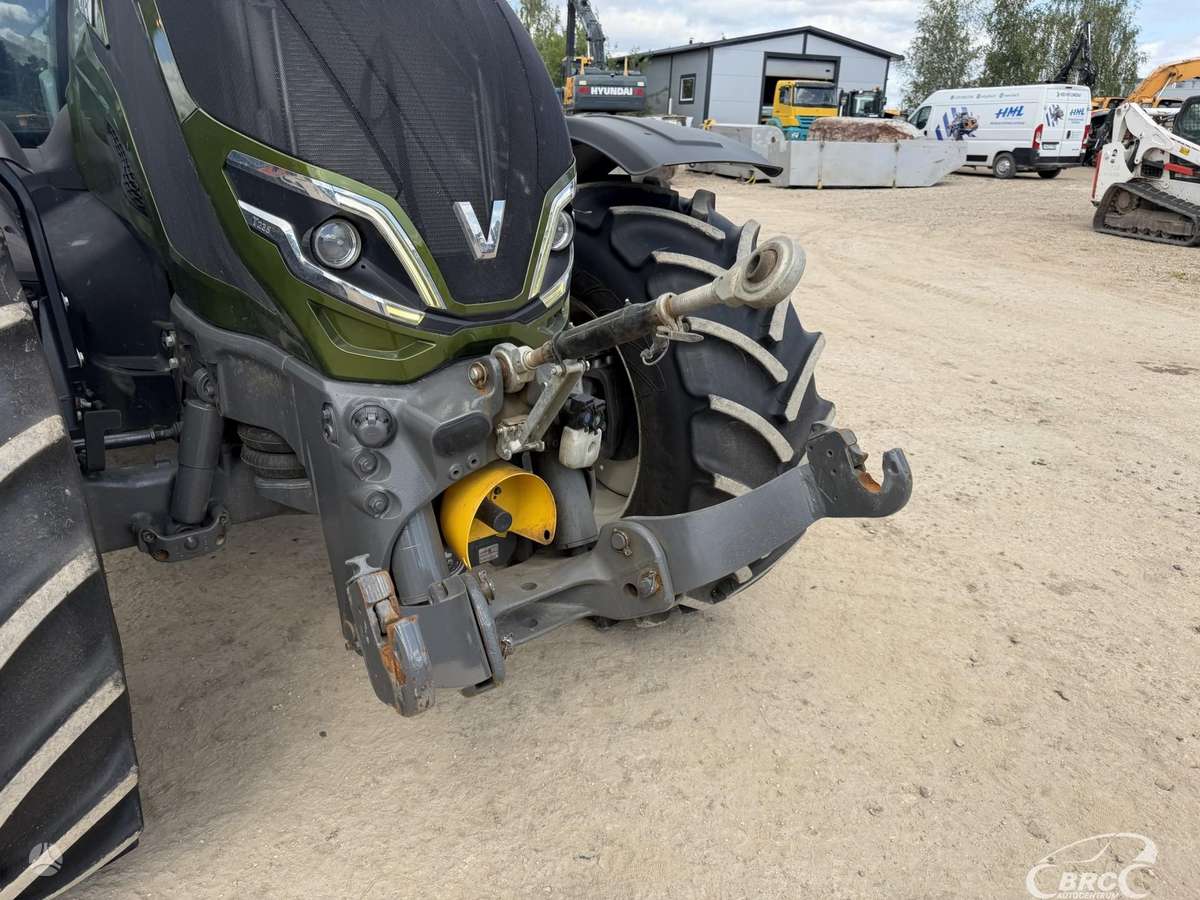 Valtra T235, traktori