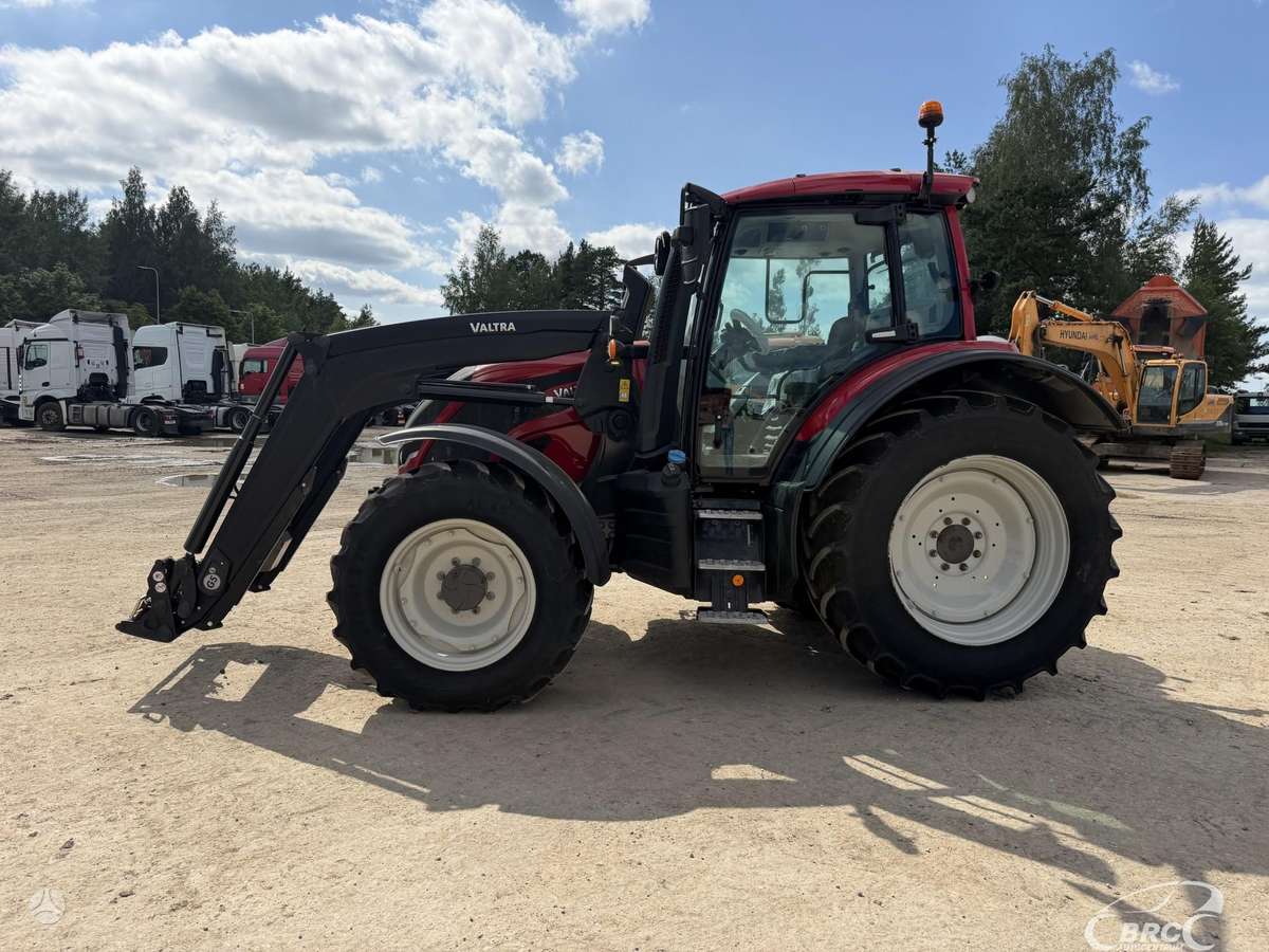 Valtra N155E Frontalinis krautuvas .., tractors
