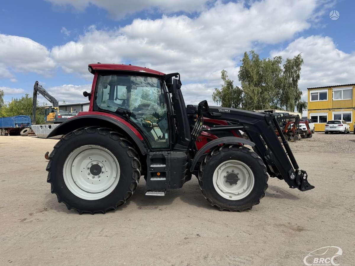 Valtra N155E Frontalinis krautuvas .., tractors