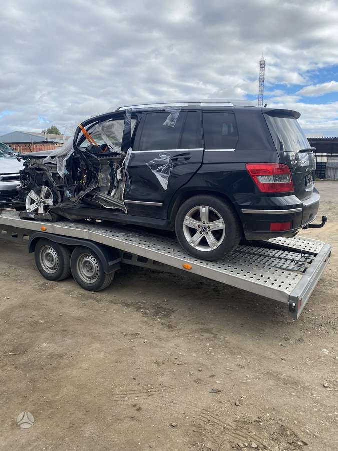 Mercedes-Benz GLK350 Dalimis