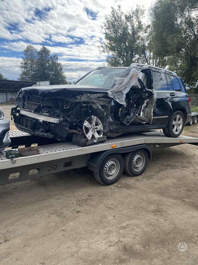 Mercedes-Benz GLK350 Dalimis