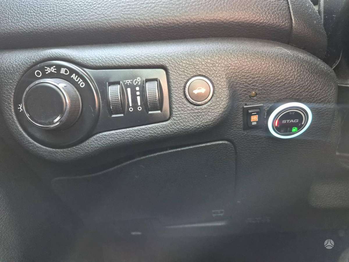 Chrysler 200, 2.4 l., Седан