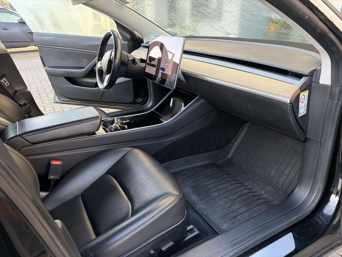Tesla Model 3, 75 kWh, saloon / sedan