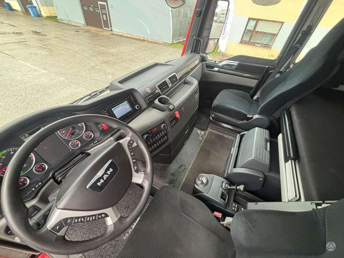 MAN TGX26.560, cab-chassis trucks