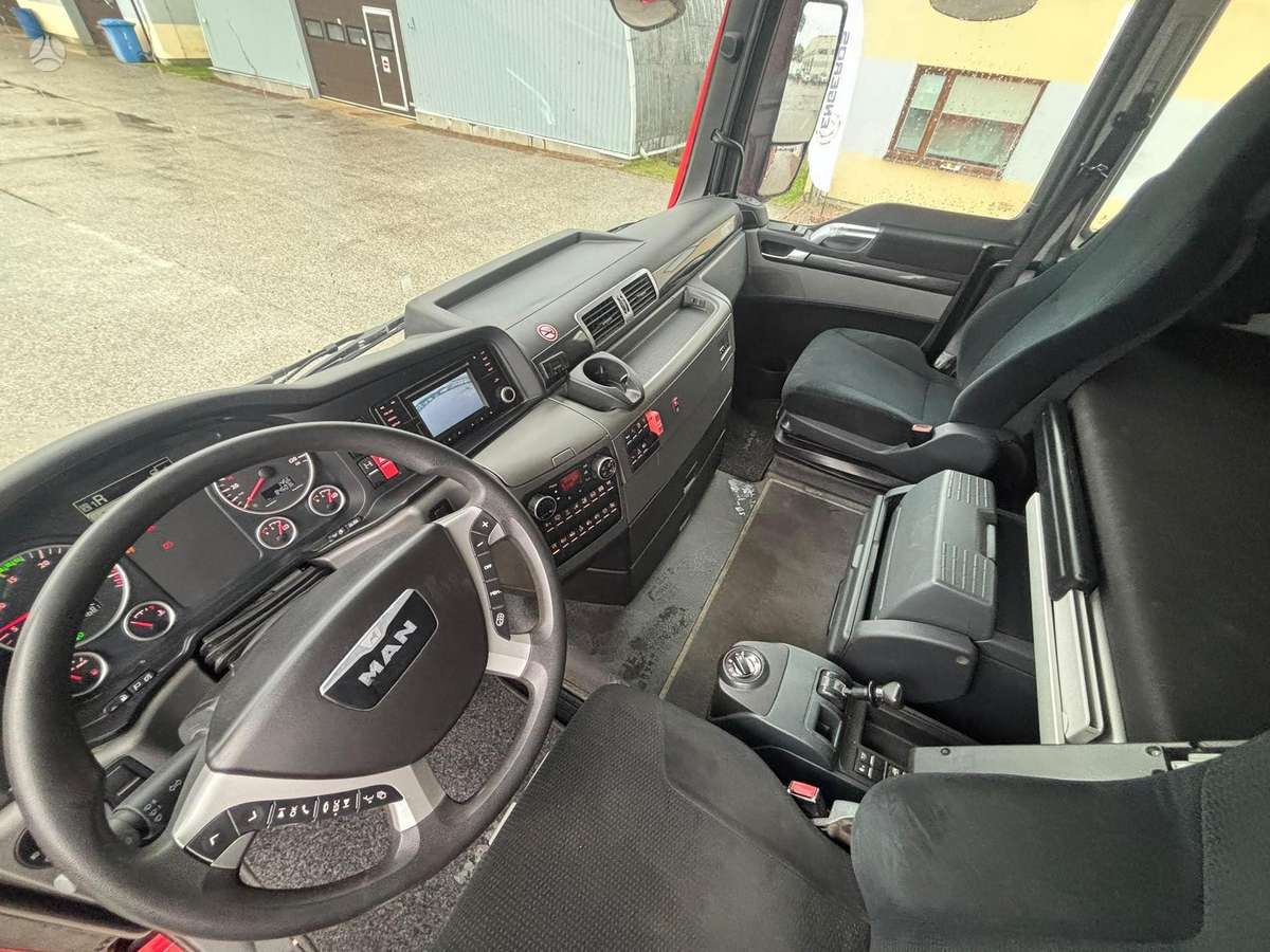 MAN TGX26.560, container trucks