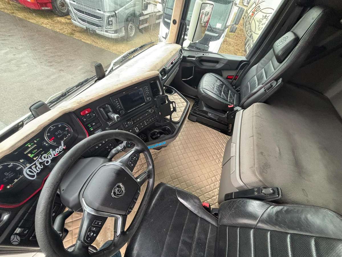 Scania S520, box trucks / box vans