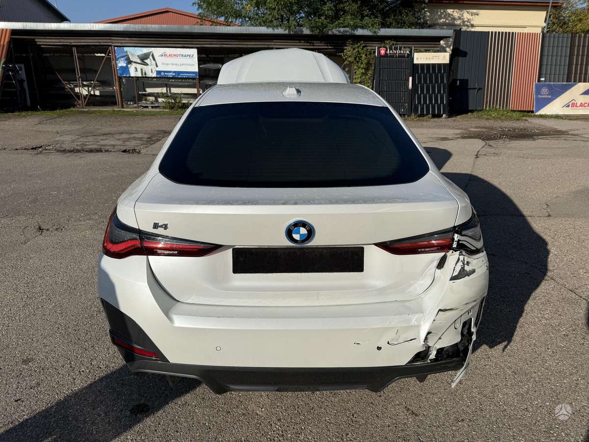 BMW i4, sedanas