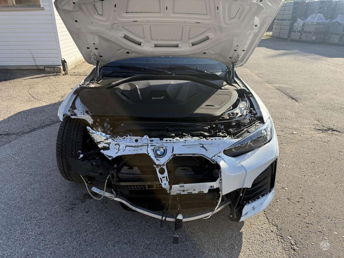 BMW i4, sedanas