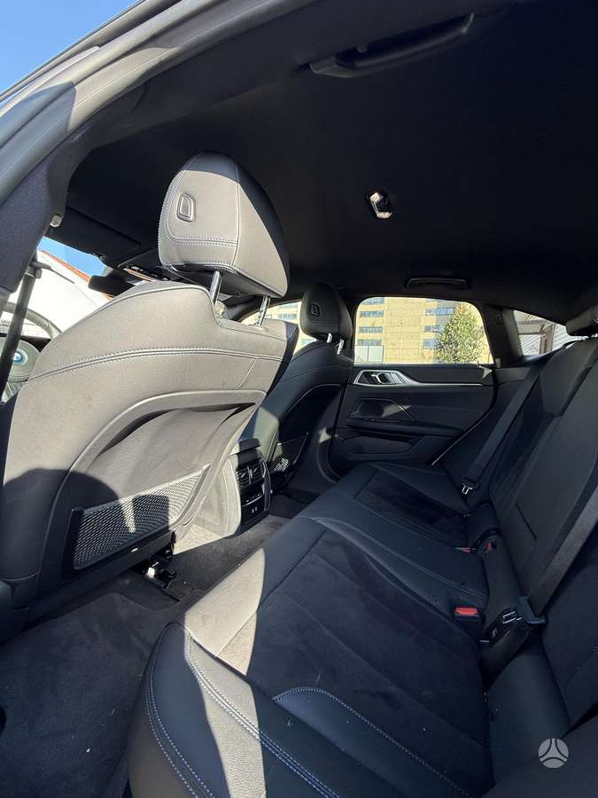 BMW i4, sedanas