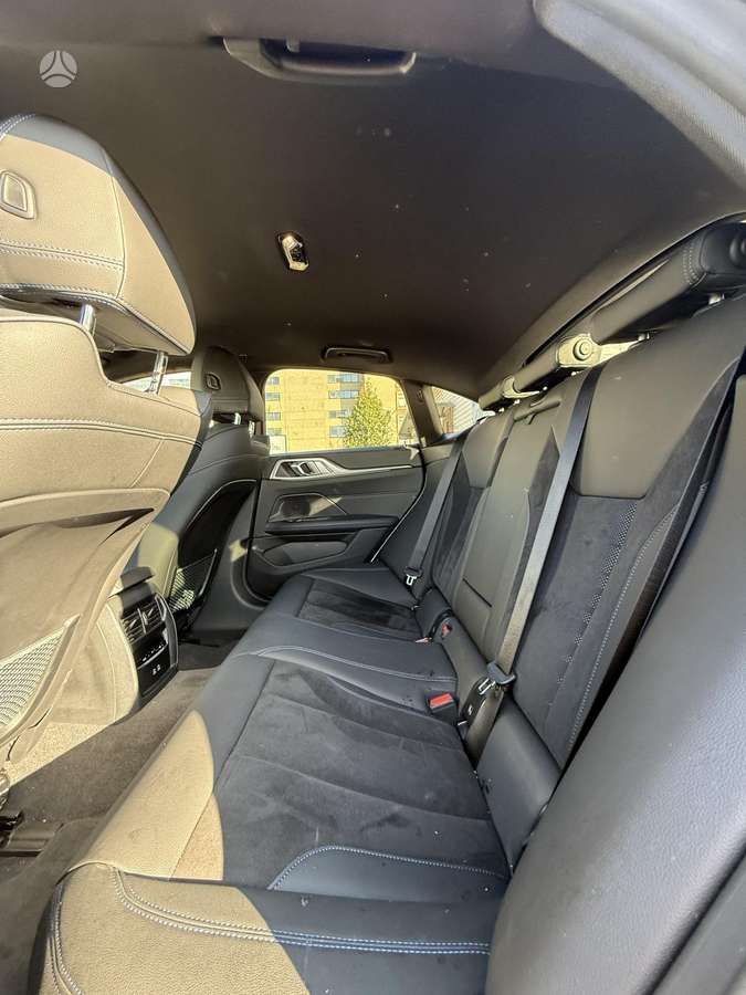 BMW i4, sedanas