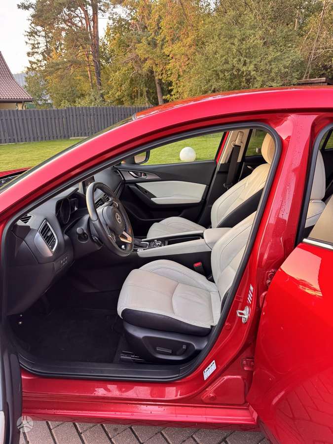 Mazda 3, 2.0 l., saloon / sedan