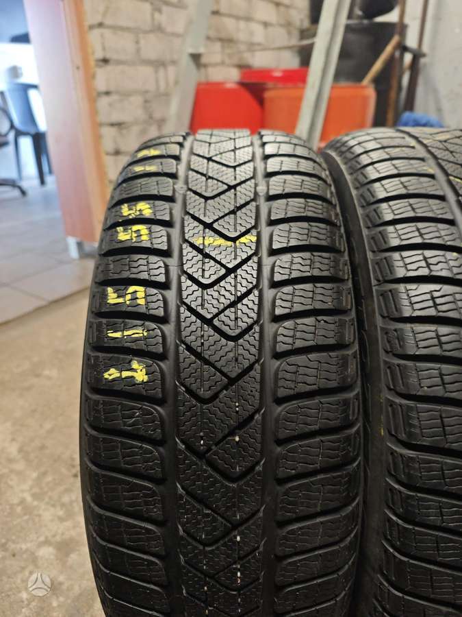 Pirelli SOTTOZERO 3, winter 215/55 R17