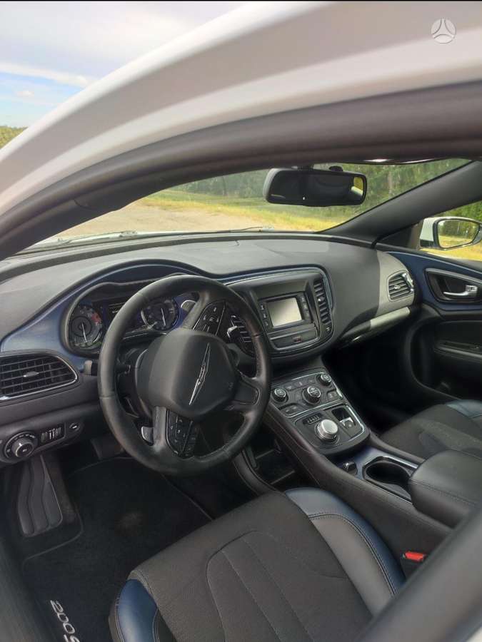 Chrysler 200, 2.4 l., Седан