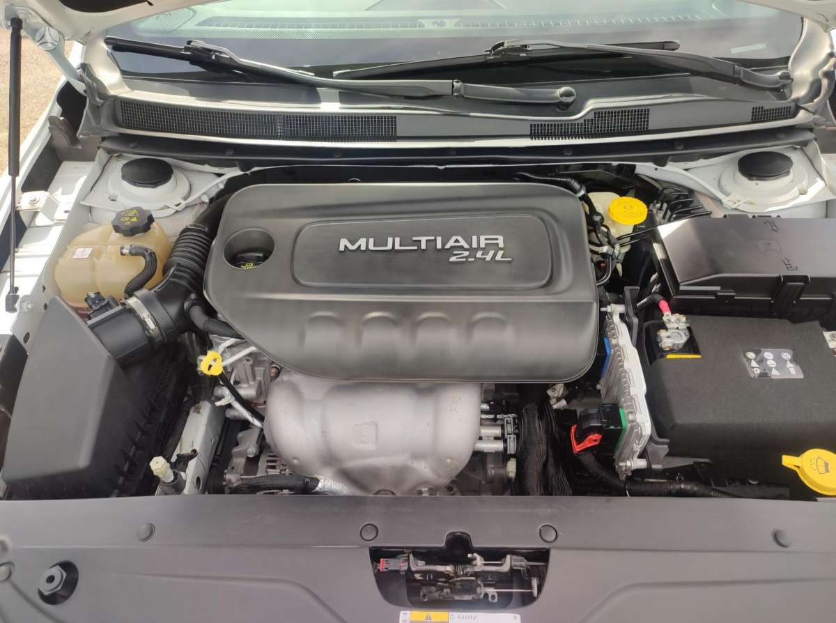 Chrysler 200, 2.4 l., Седан