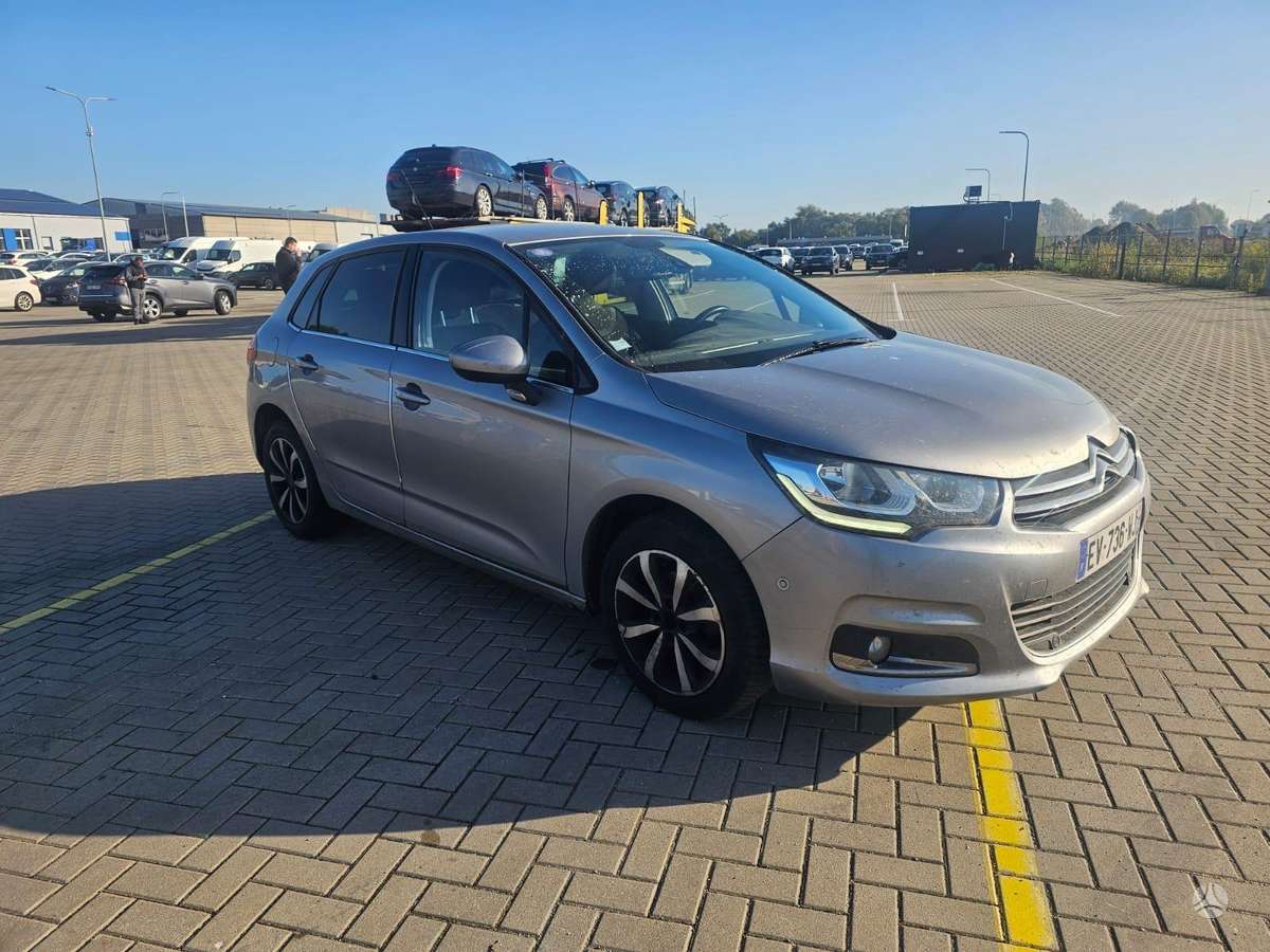 Citroen C4, 1.2 l., Хэтчбек