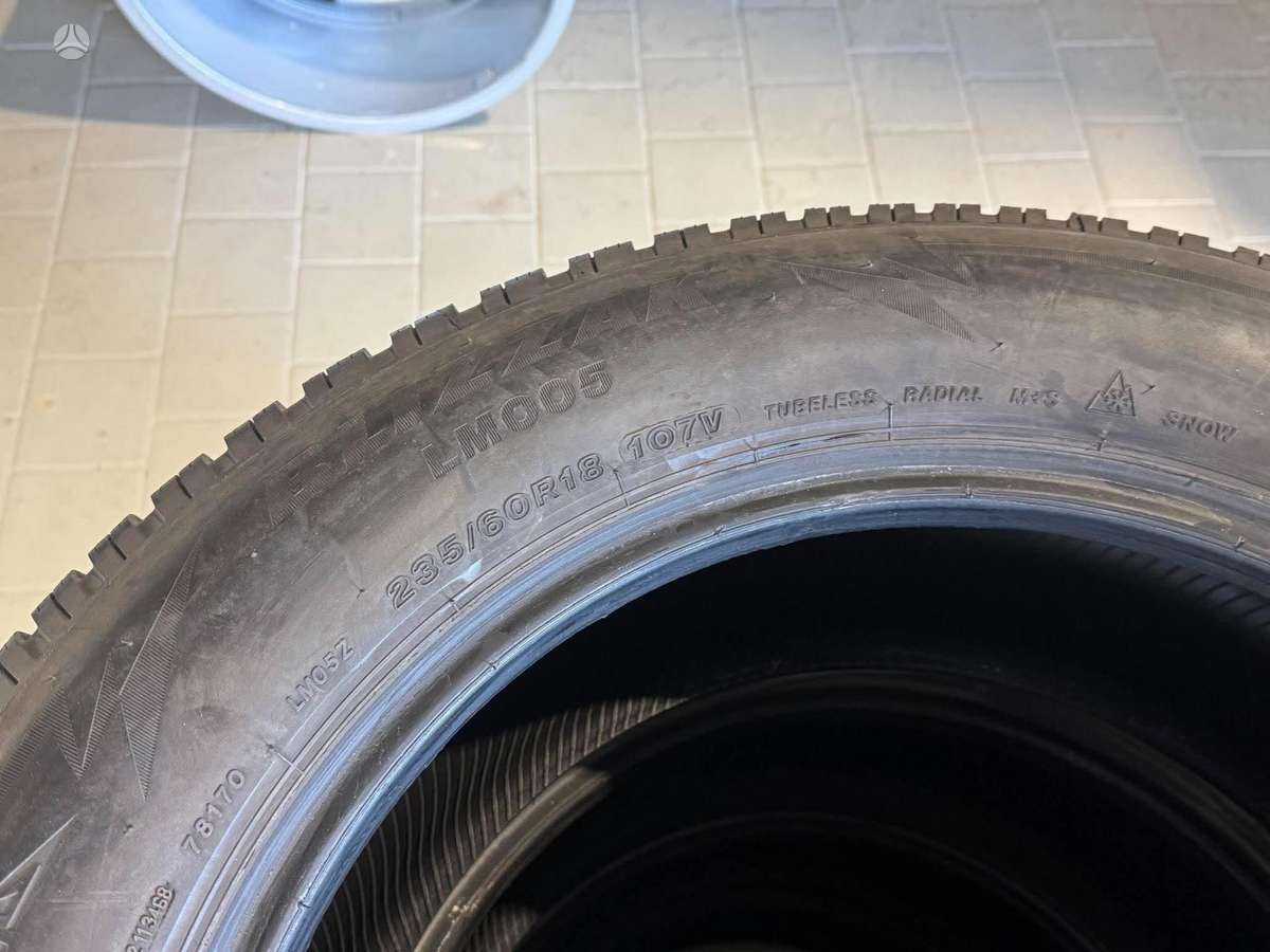 Bridgestone BLIZZAK LM005 | 2023, winter 235/60 R18