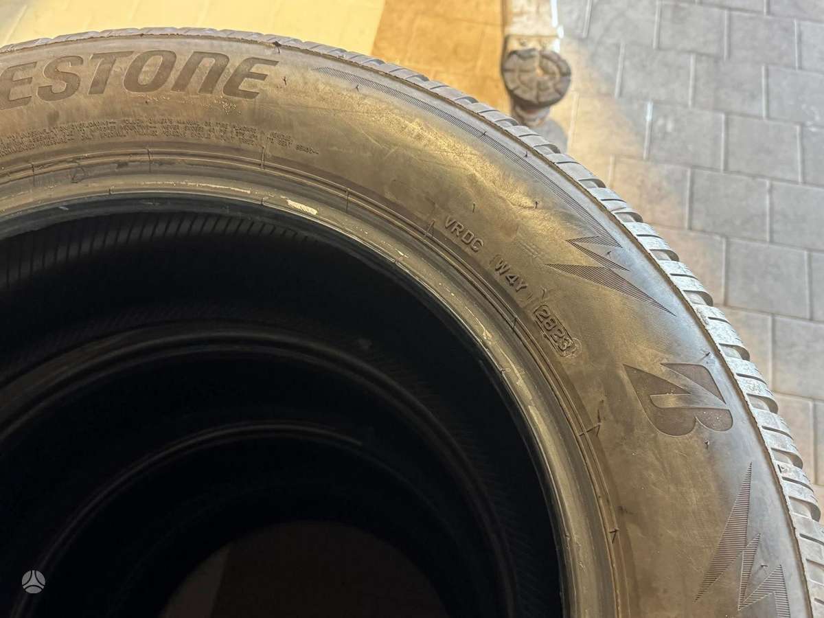 Bridgestone BLIZZAK LM005 | 2023, winter 235/60 R18