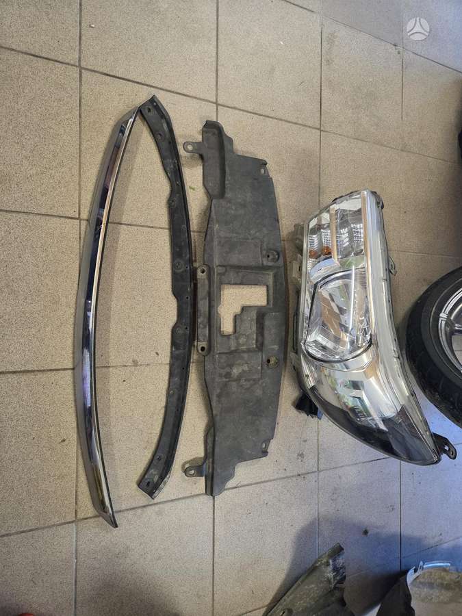Toyota Hilux lights