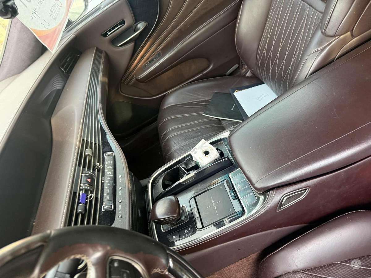 Lexus LS 500, 3.5 l., Седан