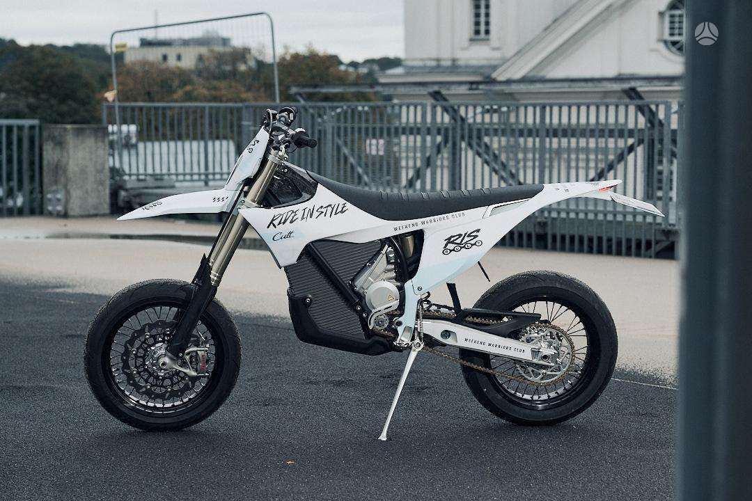 Stark Varg, supermoto