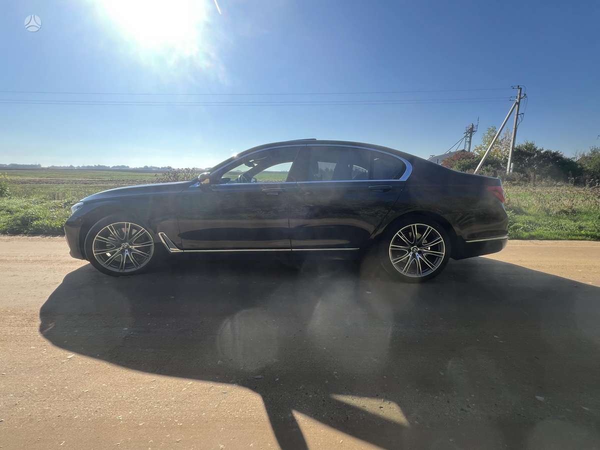 BMW 750, 3.0 l., Седан