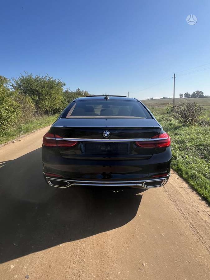 BMW 750, 3.0 l., Седан