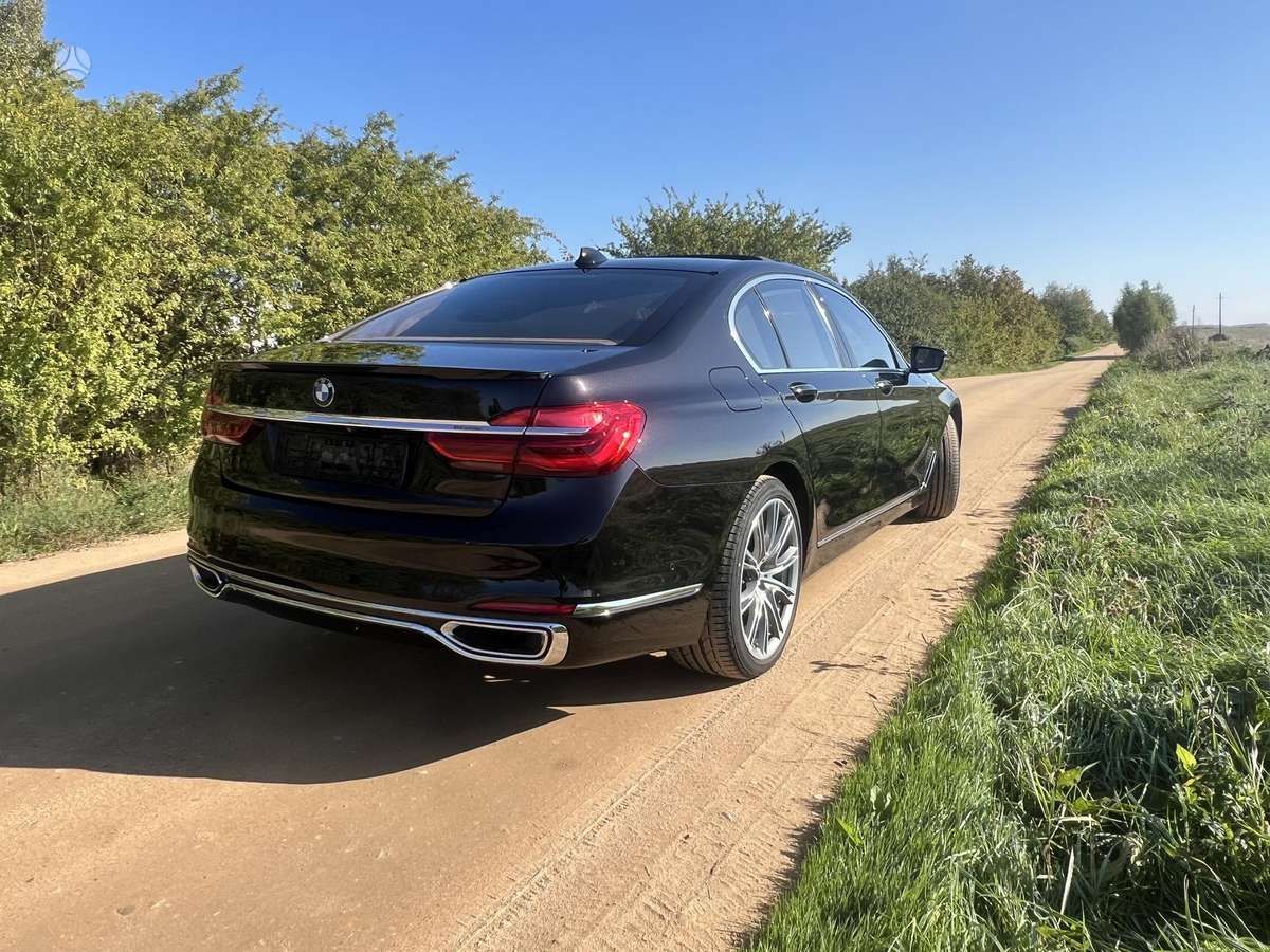 BMW 750, 3.0 l., Седан