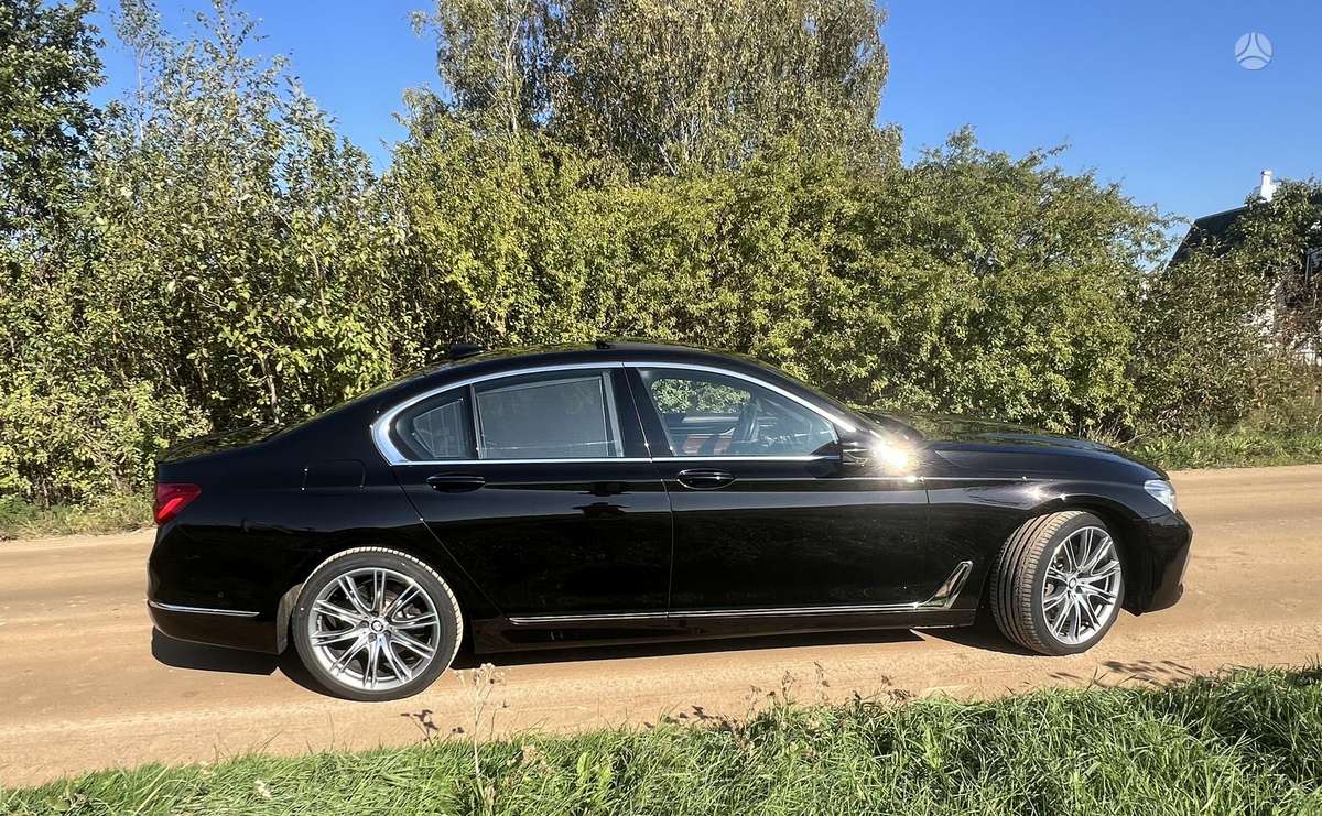 BMW 750, 3.0 l., Седан