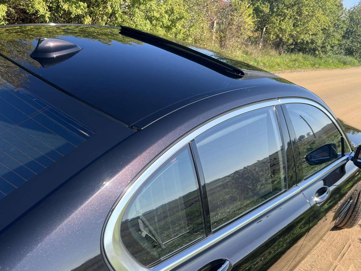 BMW 750, 3.0 l., Седан