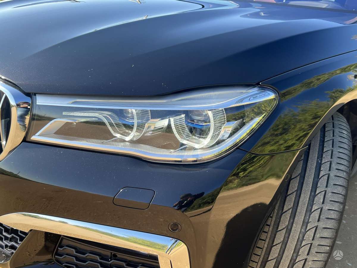 BMW 750, 3.0 l., Седан