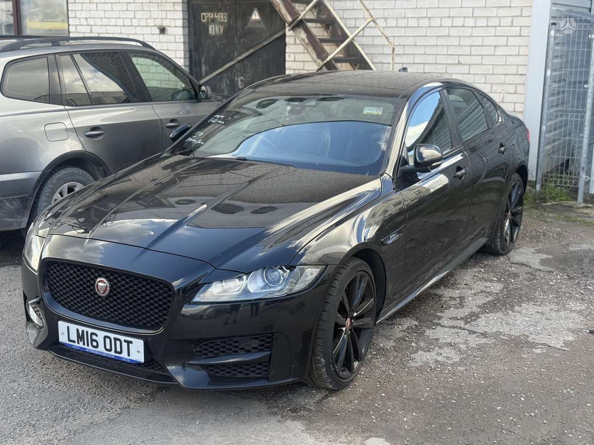 Jaguar XF, Седан