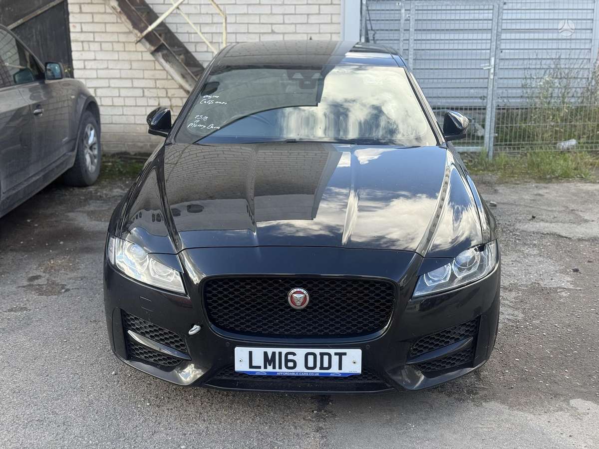 Jaguar XF, Седан