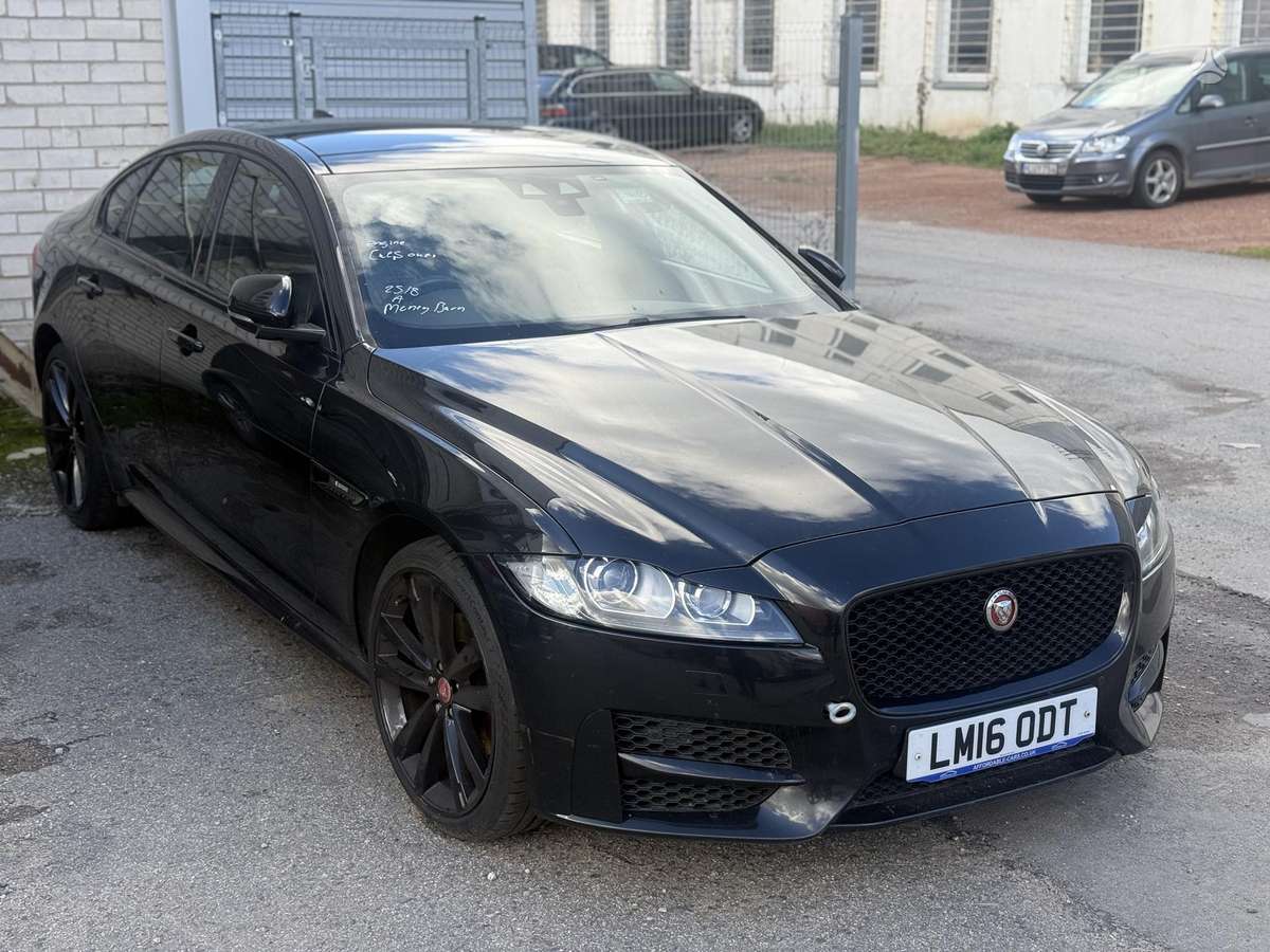 Jaguar XF, Седан