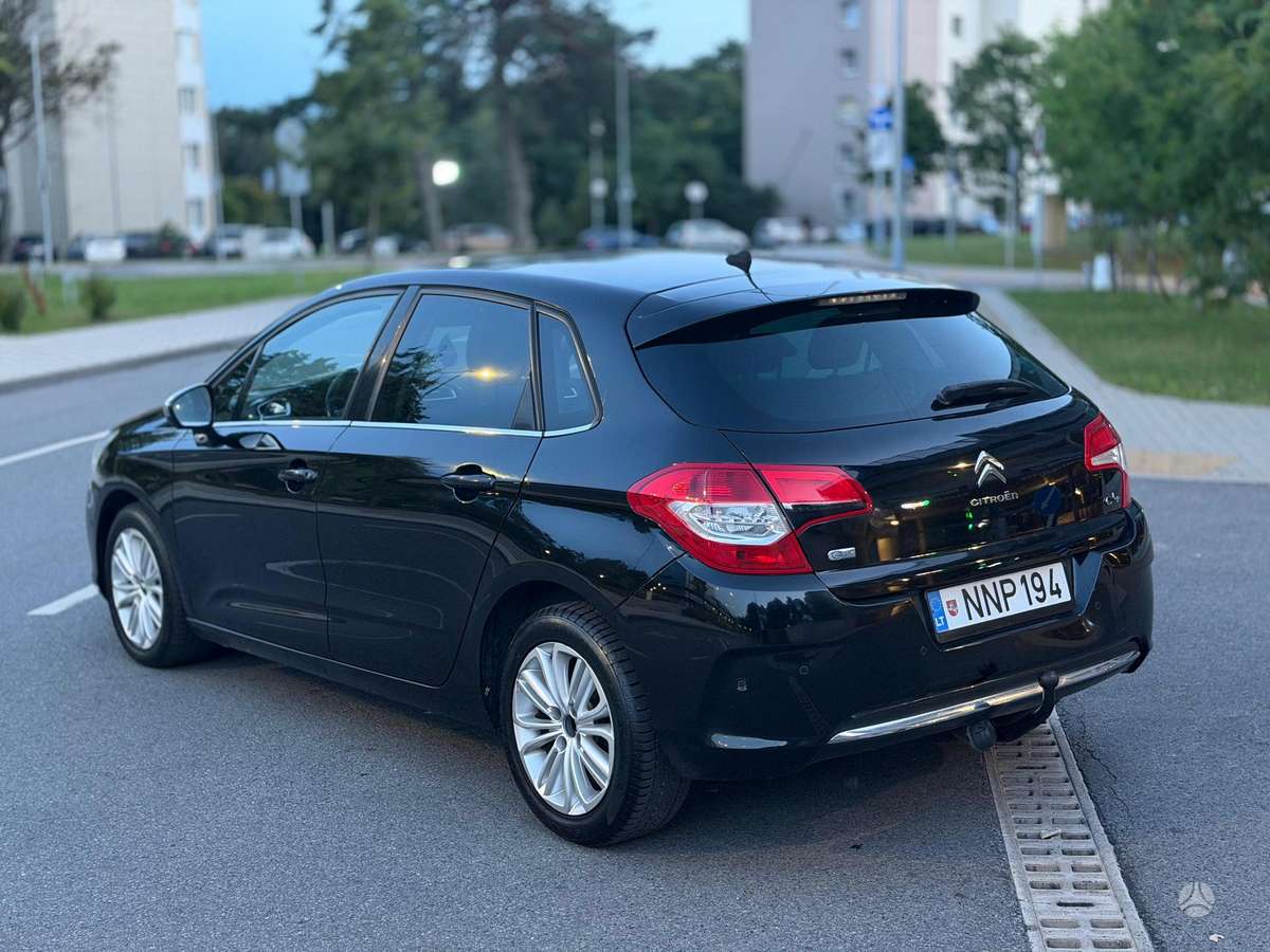 Citroen C4, 1.6 l., hatchback