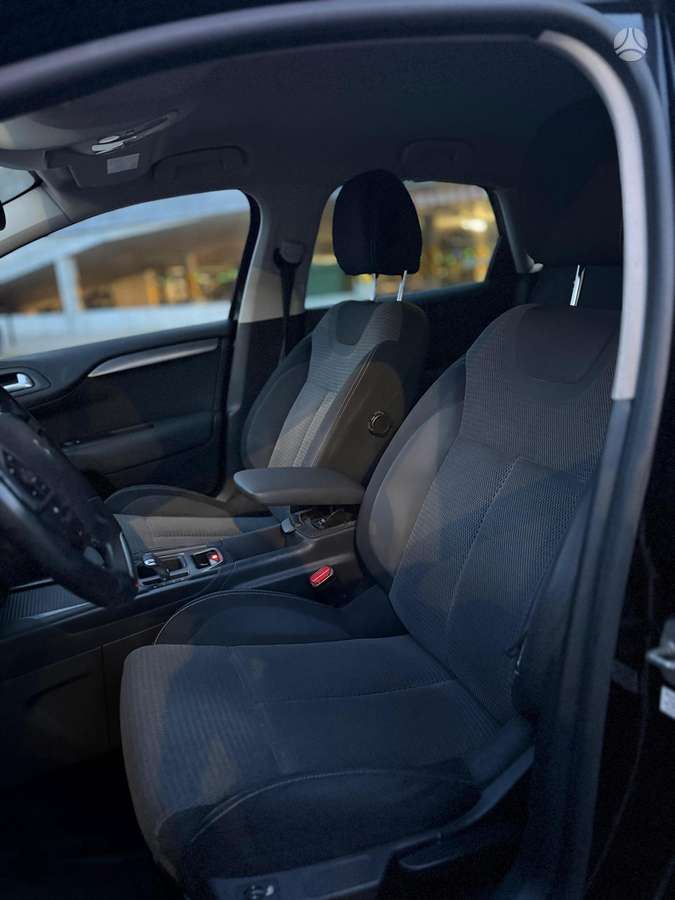 Citroen C4, 1.6 l., hatchback